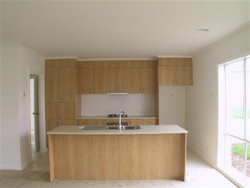 81 Sovereign Manors Crescent, Rowville VIC 3178