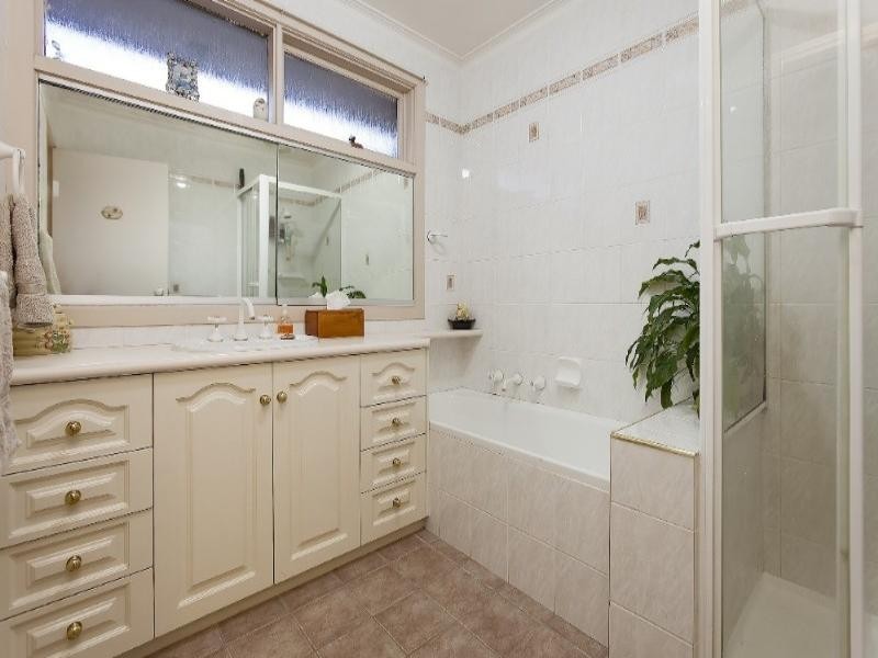 13 Thornley Close, Ferntree Gully VIC 3156