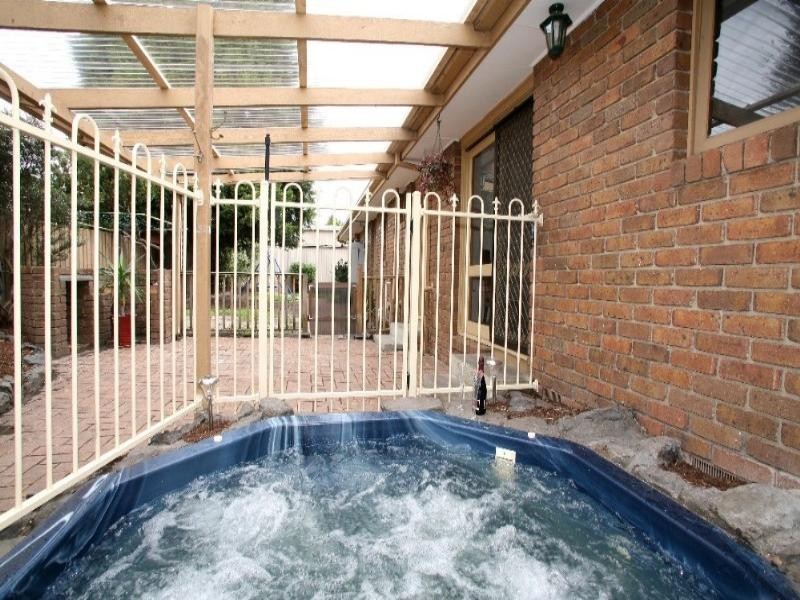 7 Spruce Drive, Rowville VIC 3178