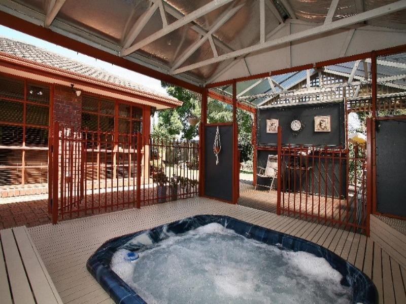 280 Dandelion Drive, Rowville VIC 3178