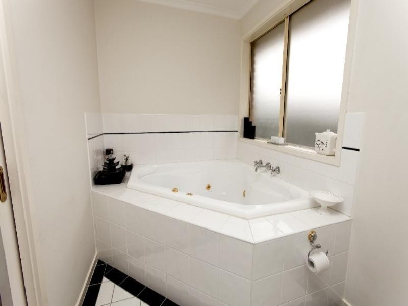 21 Pia Drive, Rowville VIC 3178