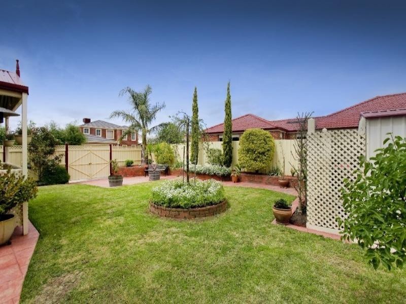 85 Fairway Drive, Rowville VIC 3178