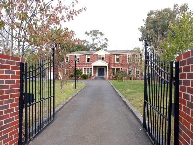 8 Norris Road, Rowville VIC 3178