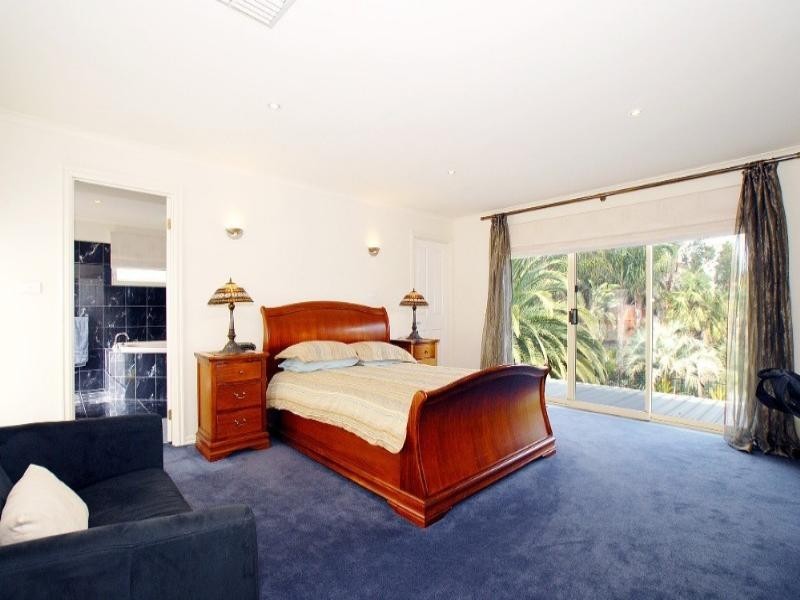 8 Norris Road, Rowville VIC 3178