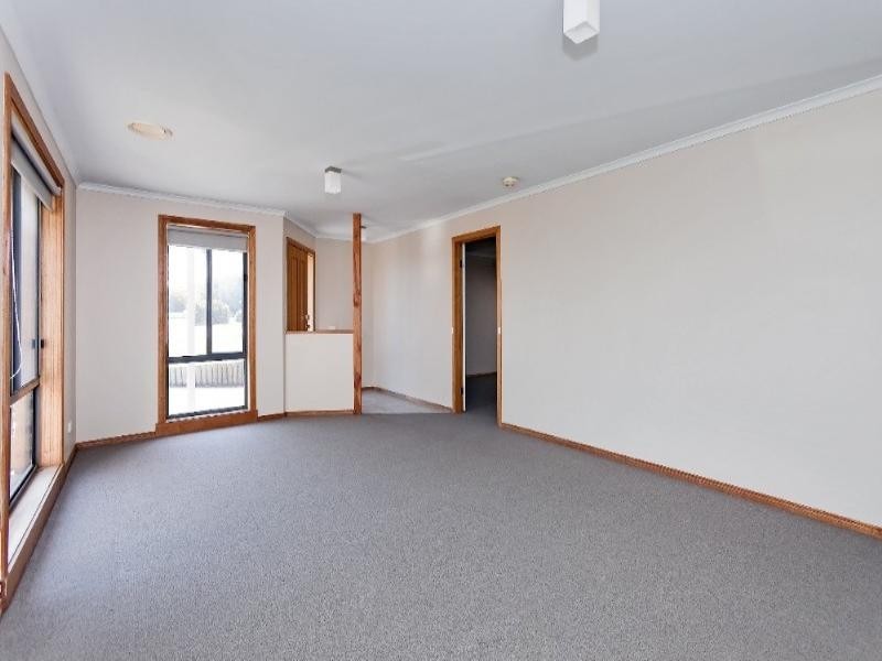 21 Amberly Park Drive, Narre Warren South VIC 3805