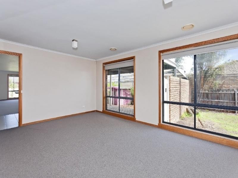 21 Amberly Park Drive, Narre Warren South VIC 3805