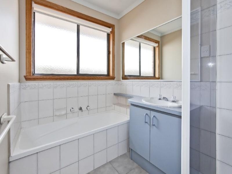 21 Amberly Park Drive, Narre Warren South VIC 3805