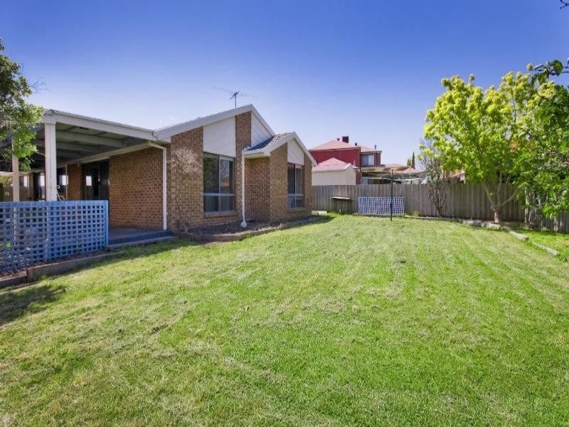 21 Amberly Park Drive, Narre Warren South VIC 3805