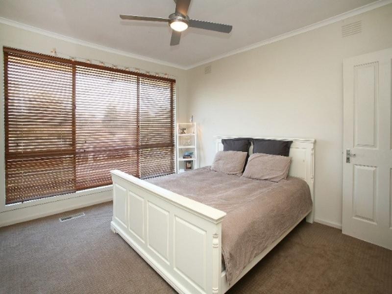 4 Bareena Avenue, Rowville VIC 3178