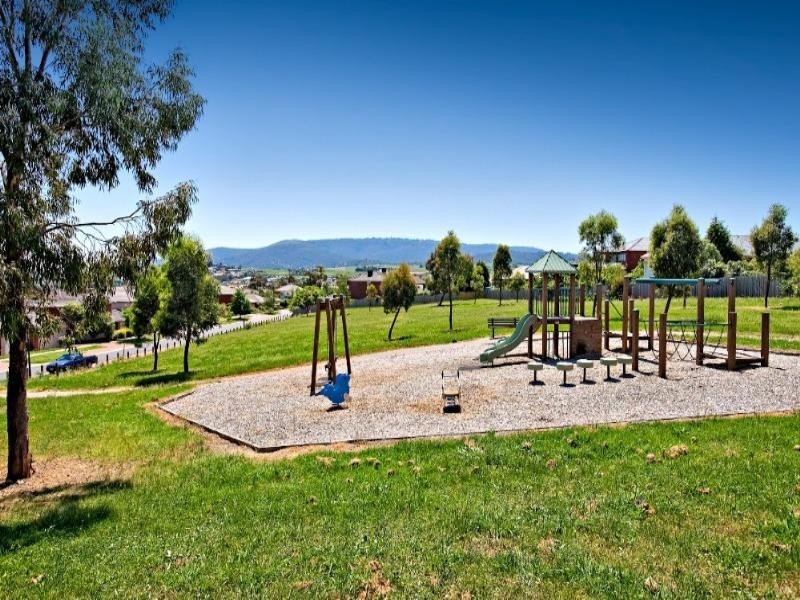 18 Pine View Court, Lysterfield VIC 3156