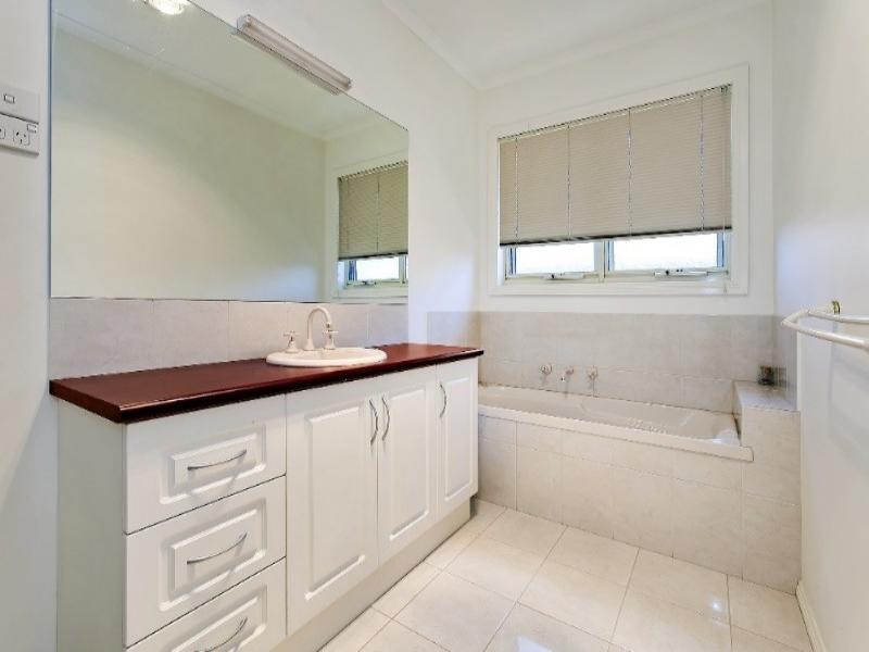 1/10 Bareena Avenue, Rowville VIC 3178