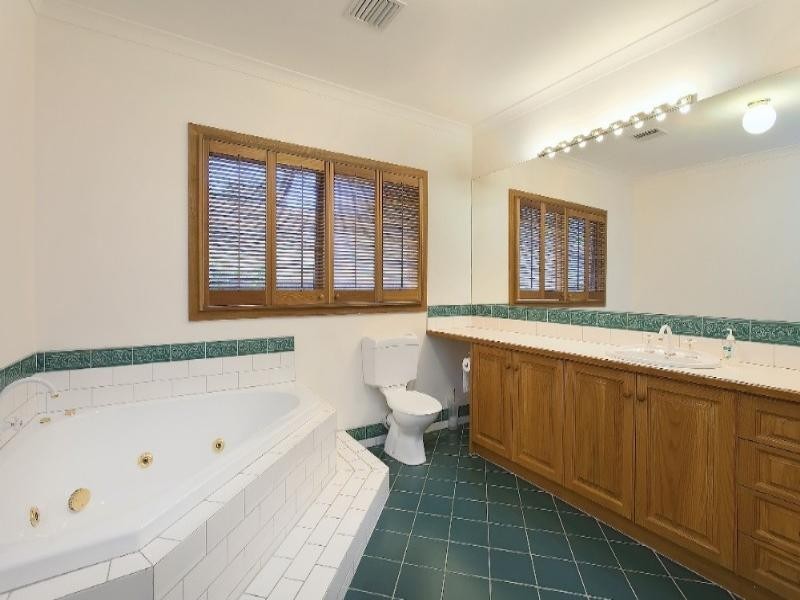 8 Law Court, Rowville VIC 3178