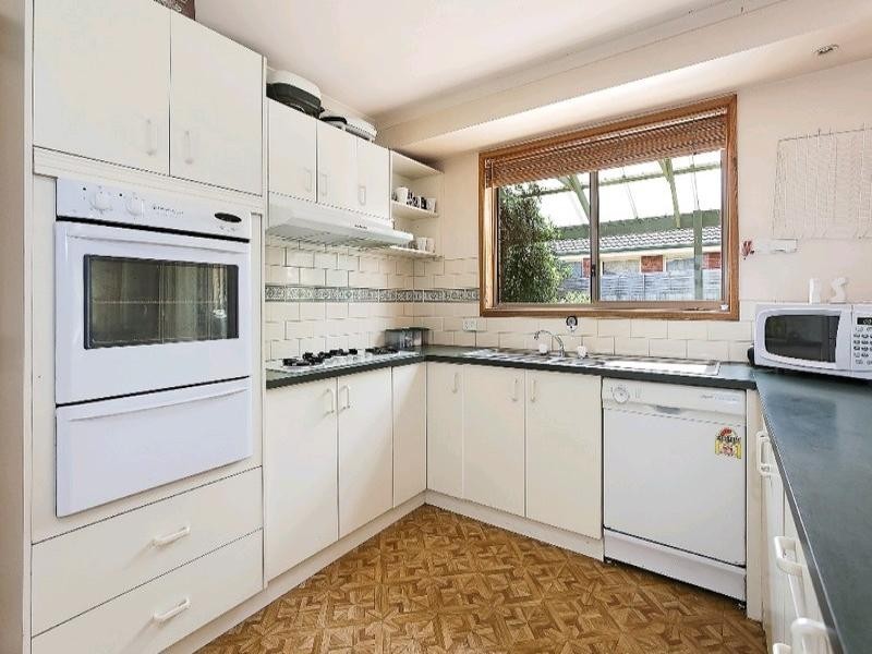 15 Liviana Drive, Rowville VIC 3178