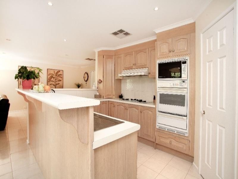 4 Bianca Court, Rowville VIC 3178