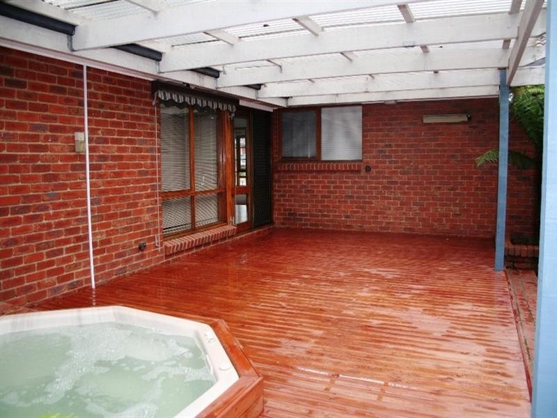 27 Spruce Drive, Rowville VIC 3178