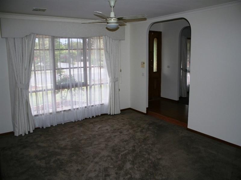 27 Spruce Drive, Rowville VIC 3178