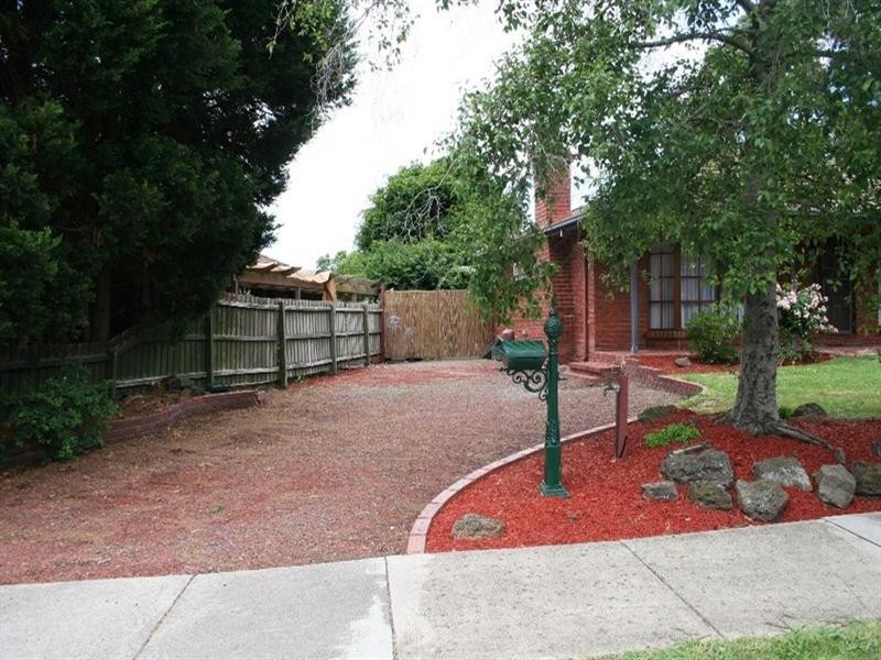 27 Spruce Drive, Rowville VIC 3178
