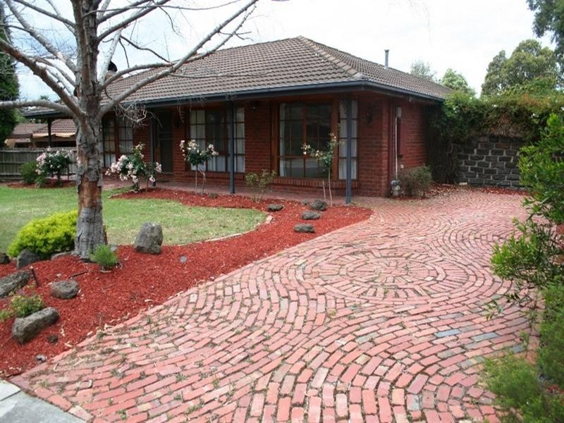 27 Spruce Drive, Rowville VIC 3178