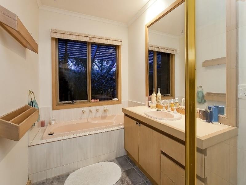 34 Tetragona Quadrant, Rowville VIC 3178