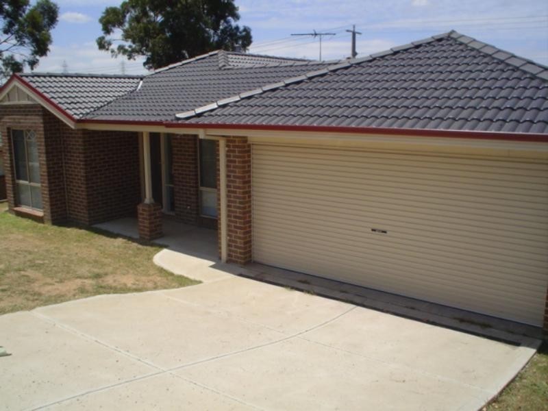 45 Mana Gum Drive North, Pakenham VIC 3810