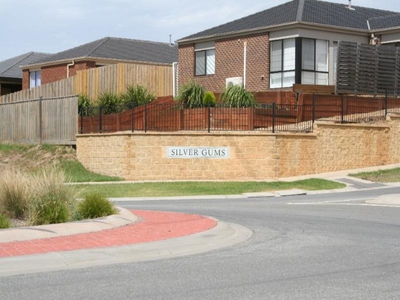 45 Mana Gum Drive North, Pakenham VIC 3810