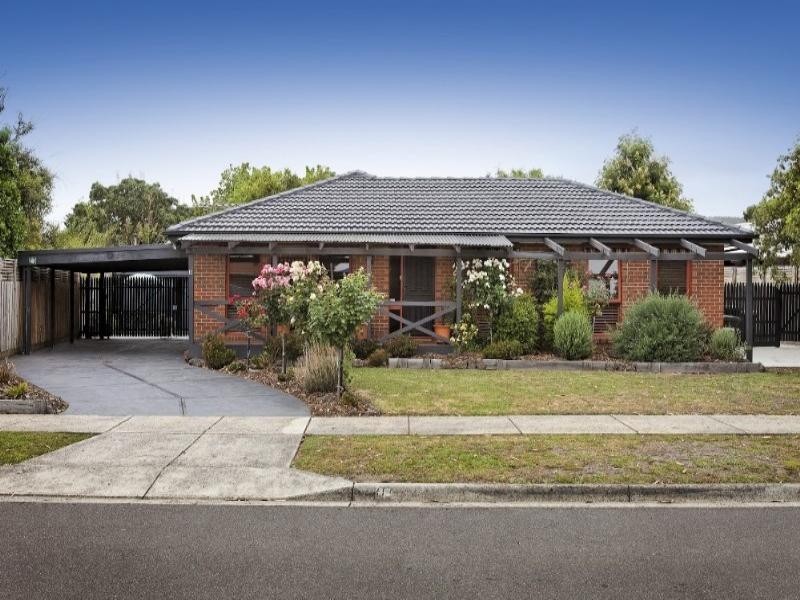 11 Spruce Drive, Rowville VIC 3178