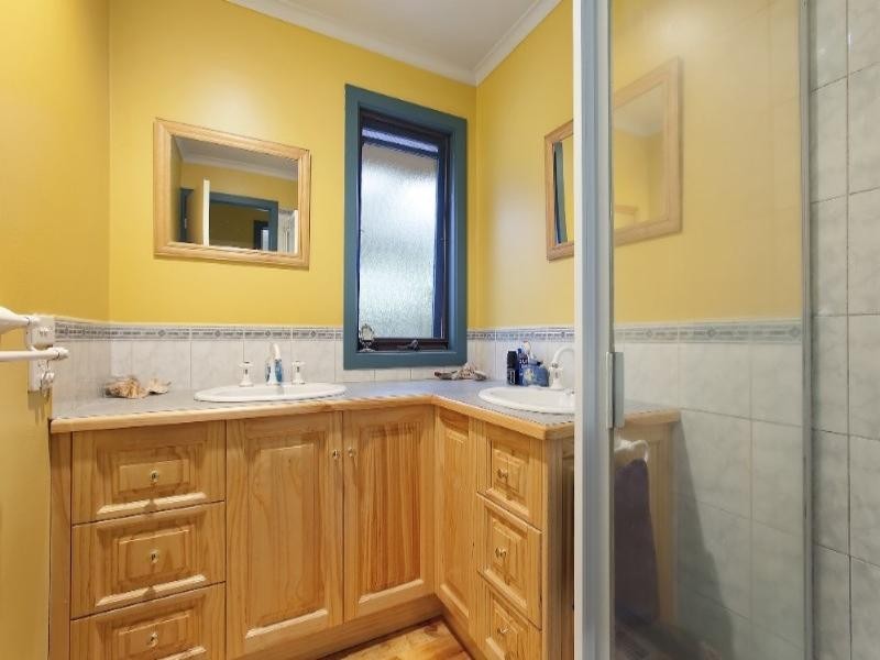 11 Spruce Drive, Rowville VIC 3178