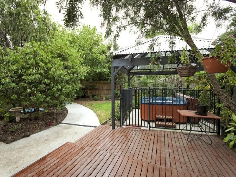 11 Spruce Drive, Rowville VIC 3178