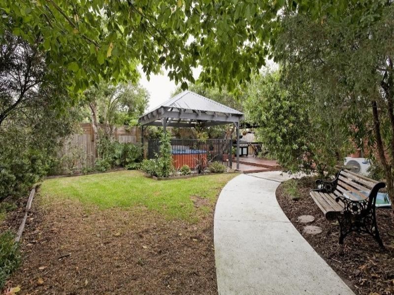 11 Spruce Drive, Rowville VIC 3178