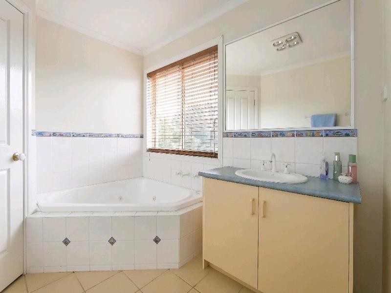 11 Fairway Drive, Rowville VIC 3178