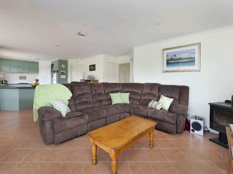 11 Fairway Drive, Rowville VIC 3178