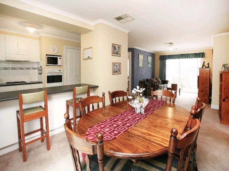 25 Brooklyn Bay Close, Rowville VIC 3178