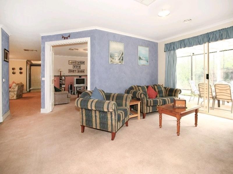 25 Brooklyn Bay Close, Rowville VIC 3178