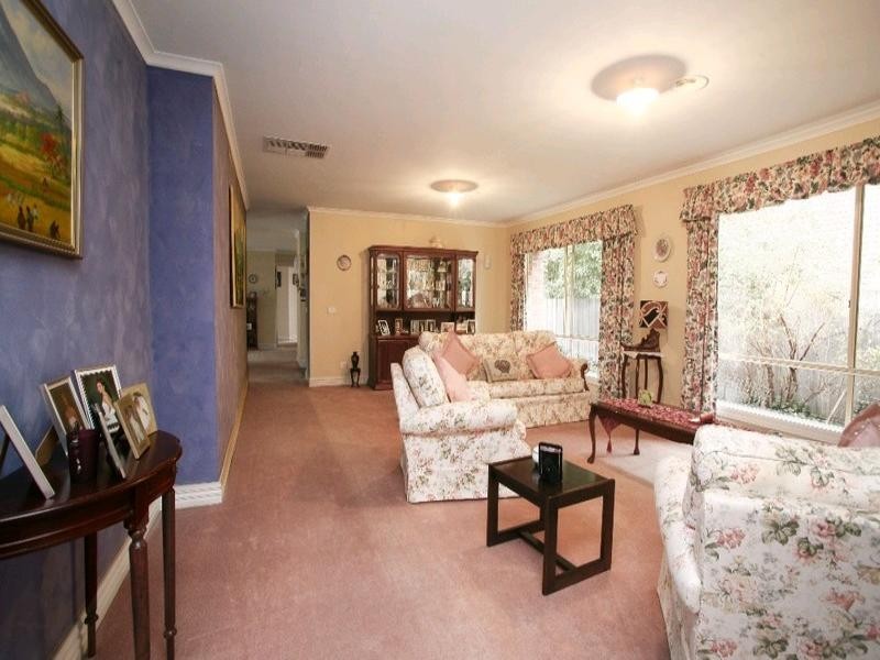 25 Brooklyn Bay Close, Rowville VIC 3178