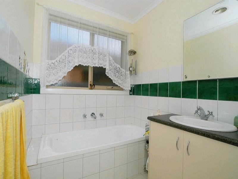 129 Golf Links Avenue, Berwick VIC 3806