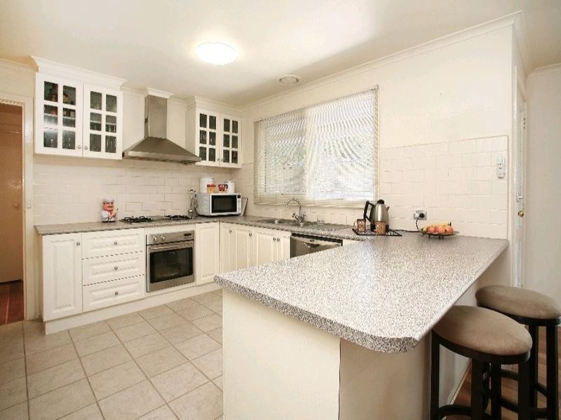 15 Simmonds Place, Endeavour Hills VIC 3802