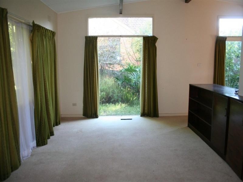 8 The Outlook, Heathmont VIC 3135