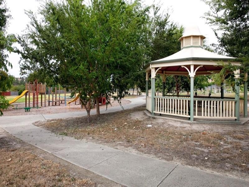 61 Grange Drive, Lysterfield VIC 3156