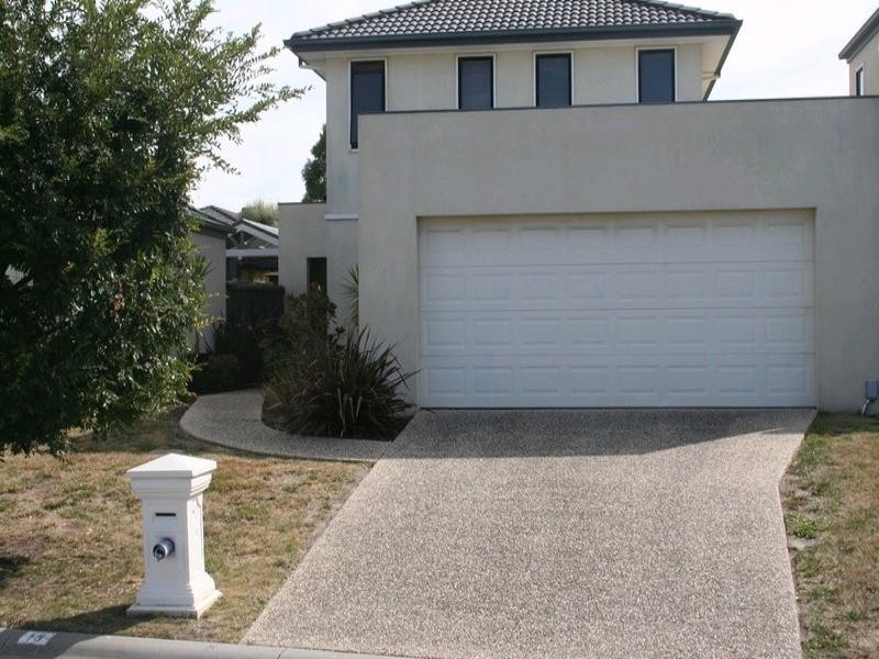18 Sovereign Manors Crescent, Rowville VIC 3178