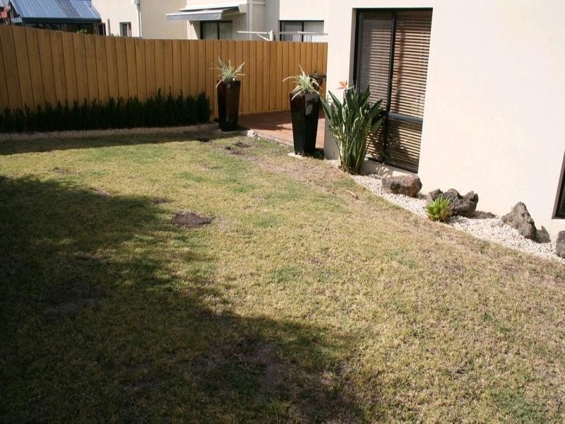 18 Sovereign Manors Crescent, Rowville VIC 3178