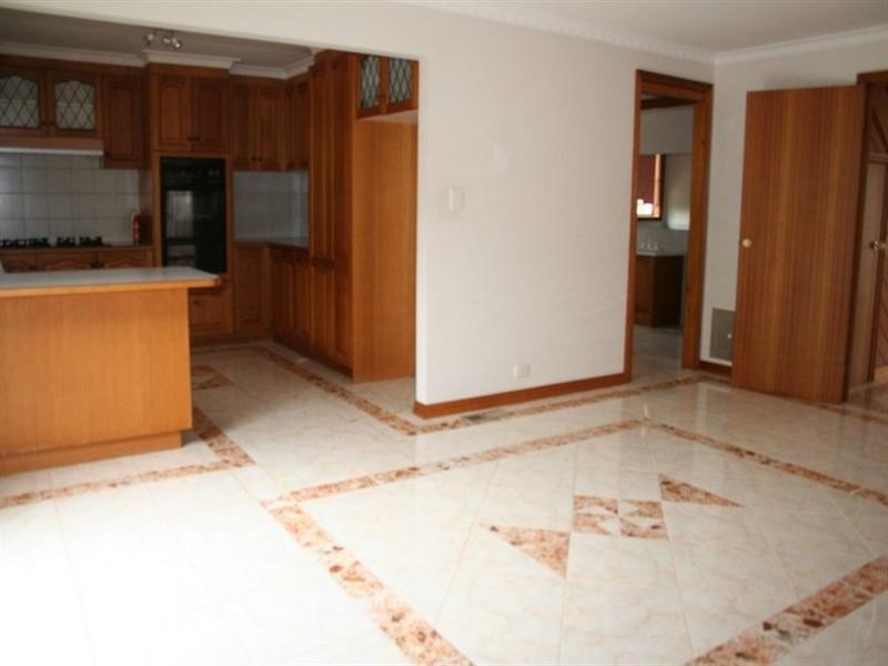 42 William Hovell Drive, Endeavour Hills VIC 3802