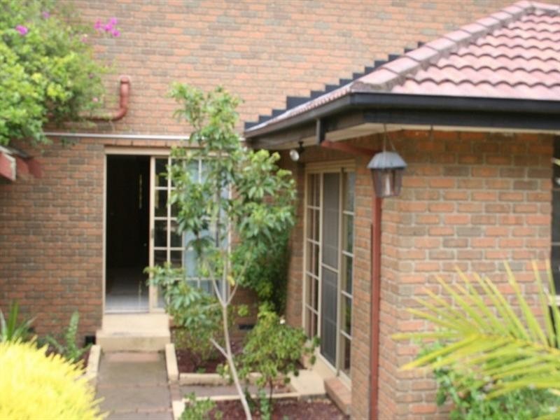 42 William Hovell Drive, Endeavour Hills VIC 3802