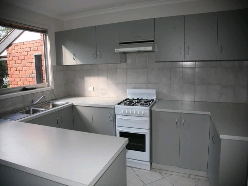 2/12 Sherwood Avenue, Ringwood East VIC 3135