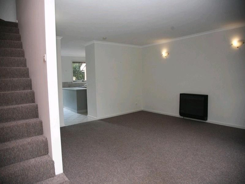 2/12 Sherwood Avenue, Ringwood East VIC 3135