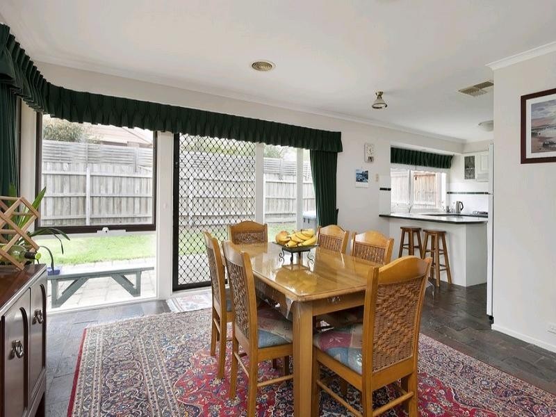 8 Vista Crescent, Rowville VIC 3178