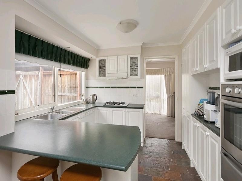 8 Vista Crescent, Rowville VIC 3178