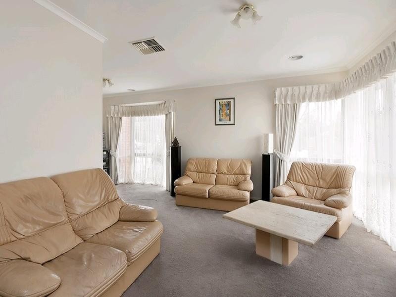 8 Vista Crescent, Rowville VIC 3178