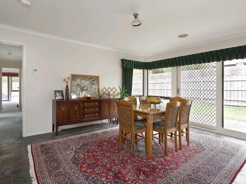 8 Vista Crescent, Rowville VIC 3178