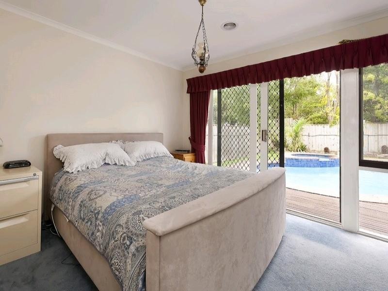 8 Vista Crescent, Rowville VIC 3178