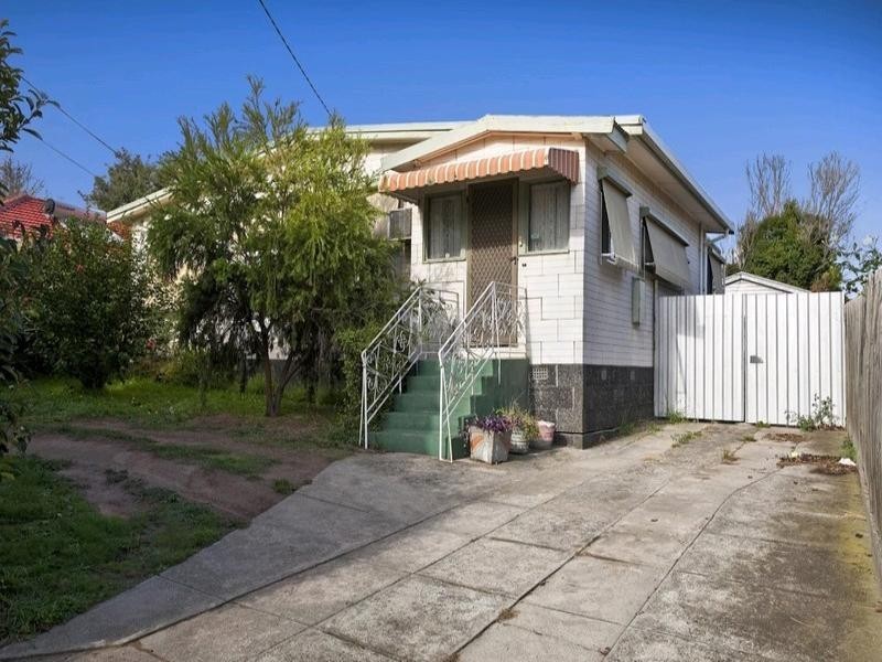 8 Warbla Street, Dandenong North VIC 3175